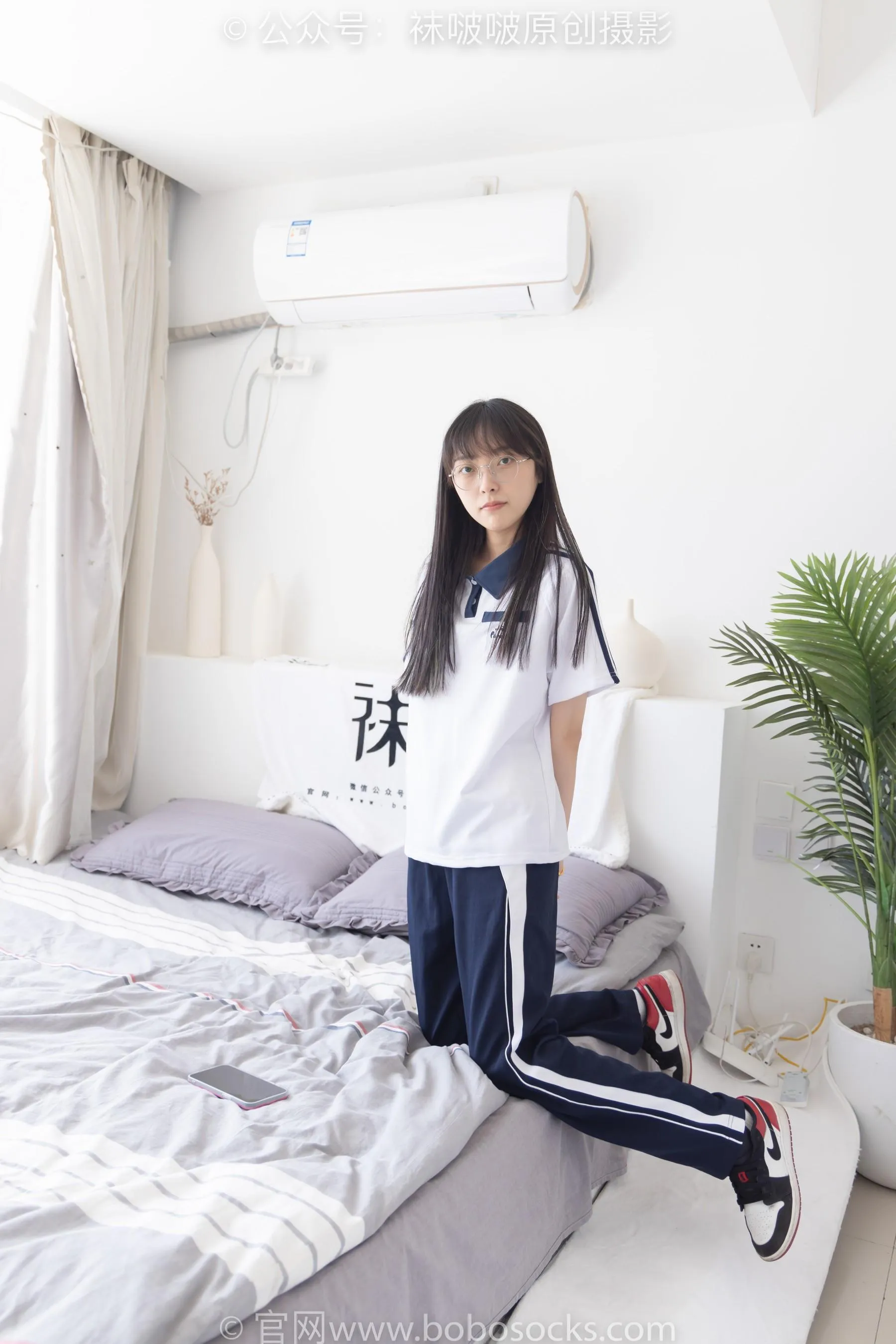 [BoBoSocks袜啵啵]NO.207 稚予-aj板鞋、白棉袜、油亮白丝、校服裤里丝 [87P]插图7